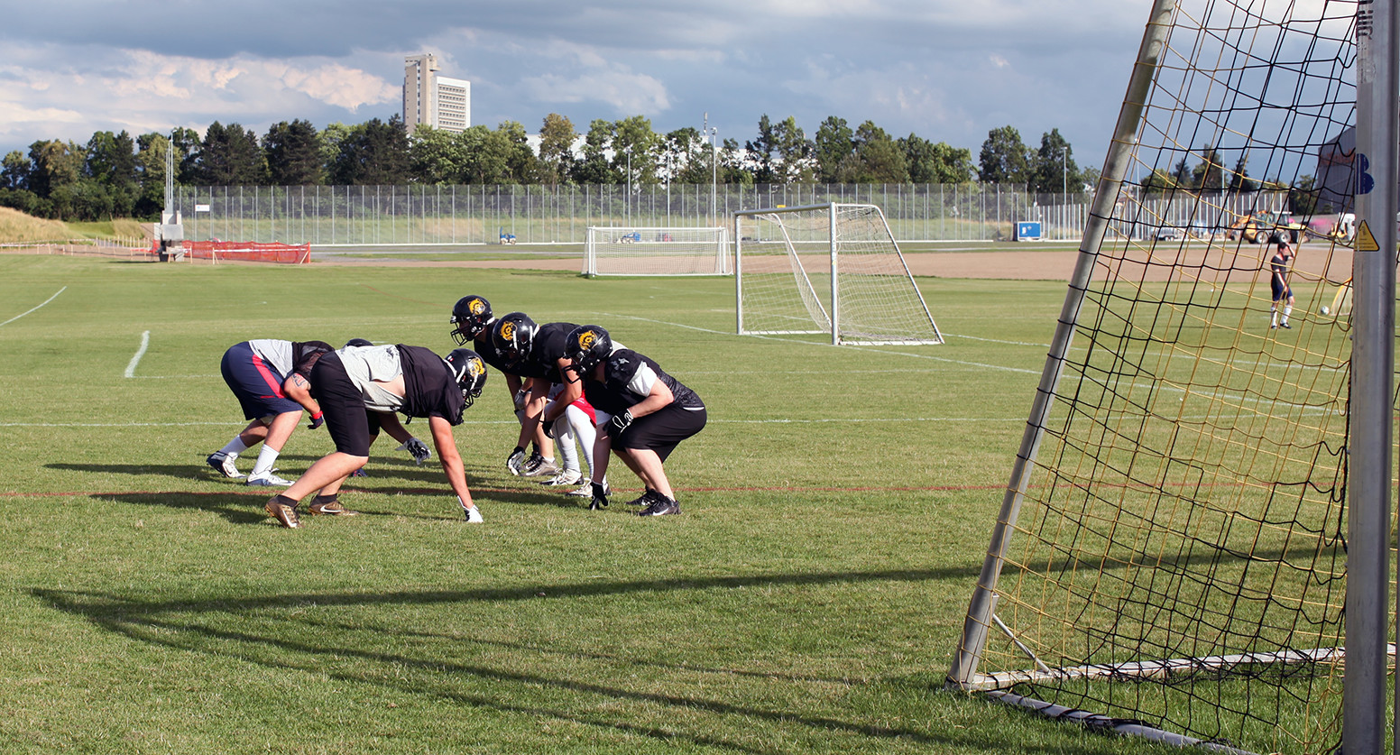 American Football Grizzlies Angriff